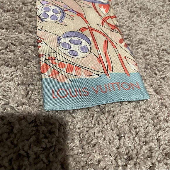 Louis Vuitton Fleurs Bandeau SOLD - Picture 2 of 9